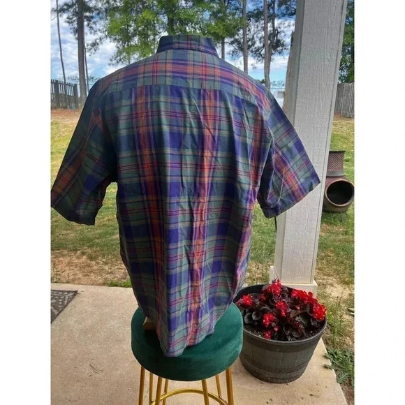Gap short sleeve button up size large plaid - Picture 4 of 5